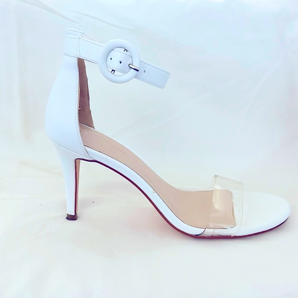 Le Chateau White and Clear Strappy Sandal. Size 7.5.